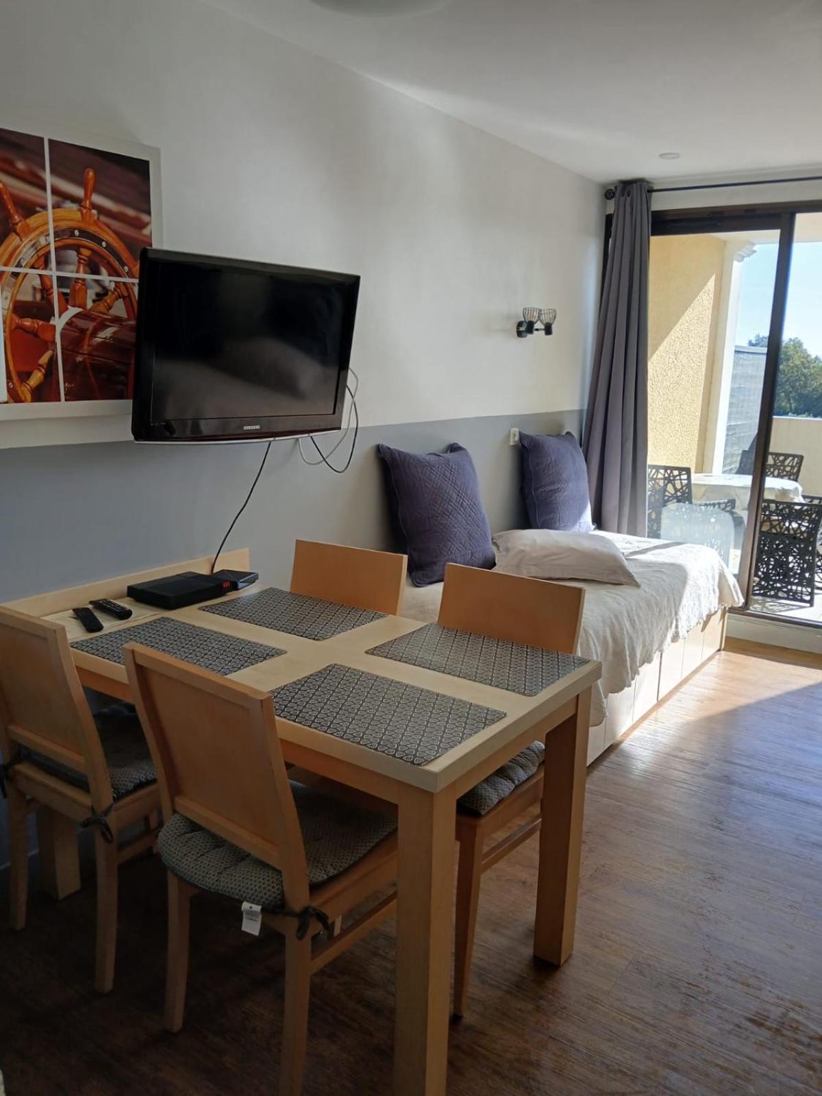 Appartement Grimaud bord de mer Extérieur photo